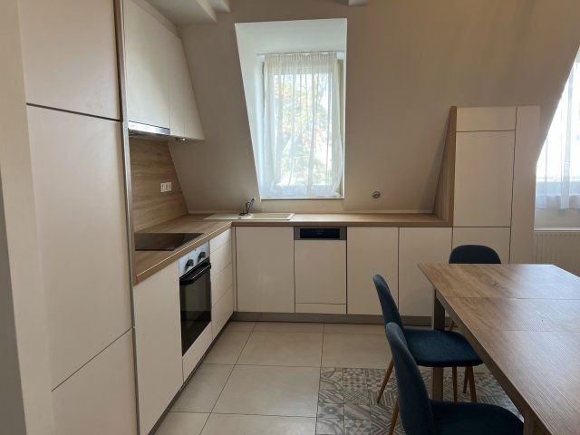 Eladó téglalakás, Győrött 89 M Ft, 3 szobás