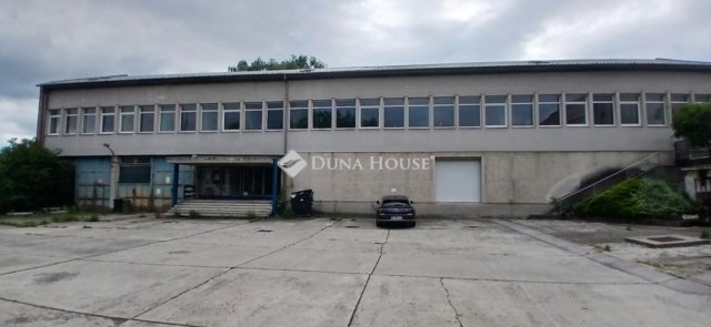 Eladó családi ház, Tatabányán 299 M Ft, 30 szobás