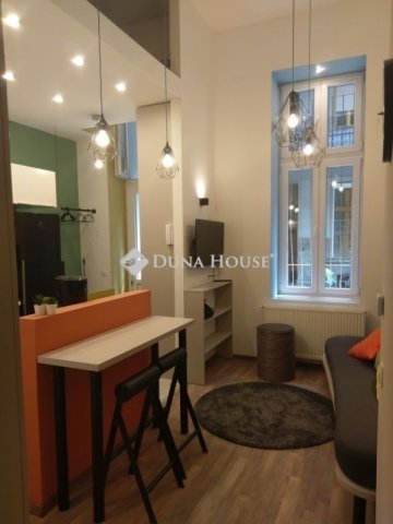 Eladó téglalakás, Budapesten, VI. kerületben 89.9 M Ft, 4 szobás