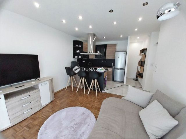 Kiadó téglalakás, albérlet, Tatabányán 190 E Ft / hó