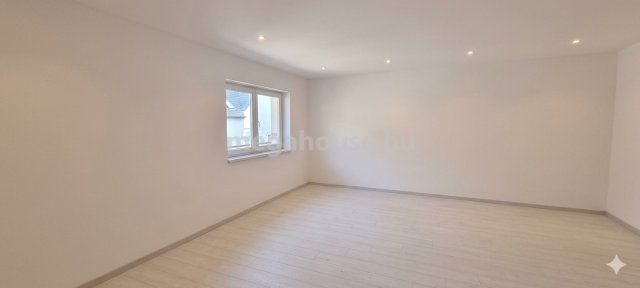 Kiadó iroda, Budaörsön, Budapesti úton 200 E Ft / hó