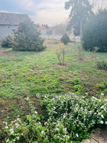 Eladó családi ház, Versenden 16.9 M Ft, 4 szobás