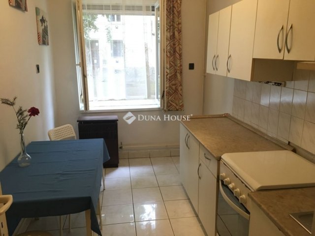 Eladó téglalakás, Pécsett 24.9 M Ft, 2 szobás