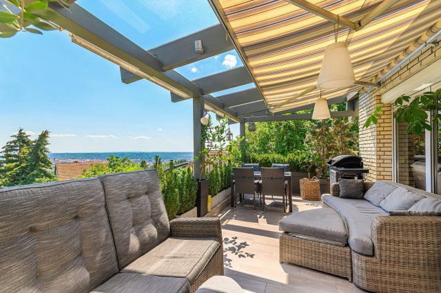 Eladó családi ház, Pécsett 154.99 M Ft, 4 szobás