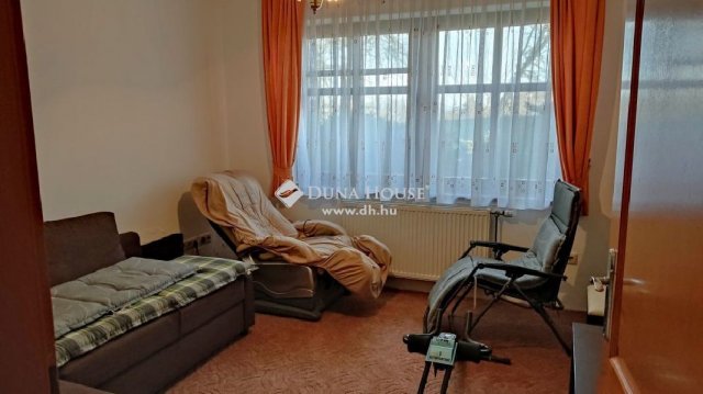 Eladó családi ház, Esztergomban 199 M Ft, 4 szobás