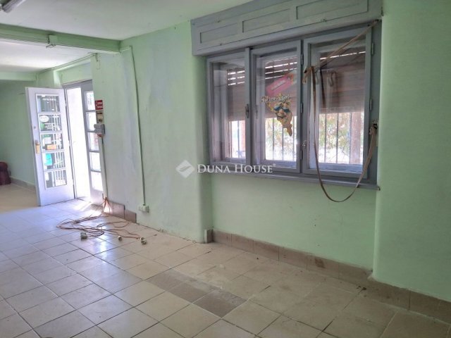 Kiadó üzlethelyiség, Gyöngyösön 80 E Ft / hó