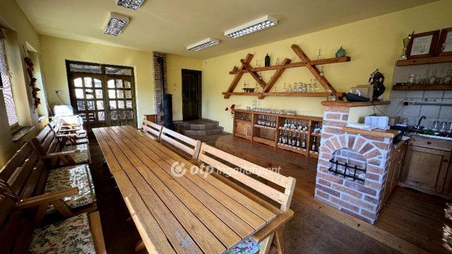 Eladó ipari ingatlan, Sarkadon 300 M Ft / költözzbe.hu
