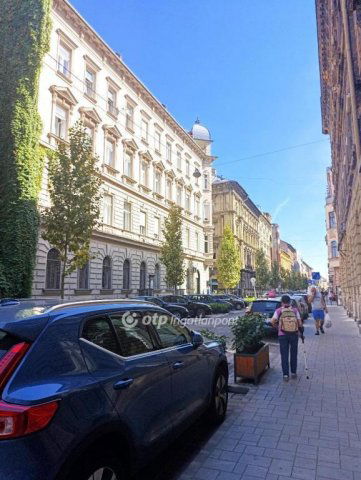 Eladó téglalakás, Budapesten, VI. kerületben 49.9 M Ft, 1 szobás