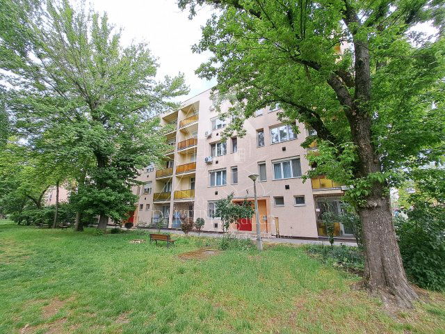 Eladó téglalakás, Szolnokon 32 M Ft, 2 szobás