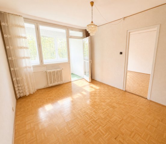 Eladó panellakás, Budapesten, III. kerületben, Vörösvári úton