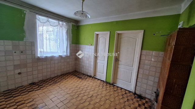 Eladó családi ház, Sárosdon, Béke utcában 28.6 M Ft, 3 szobás