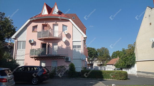 Eladó téglalakás, Hévízen 68 M Ft, 2 szobás