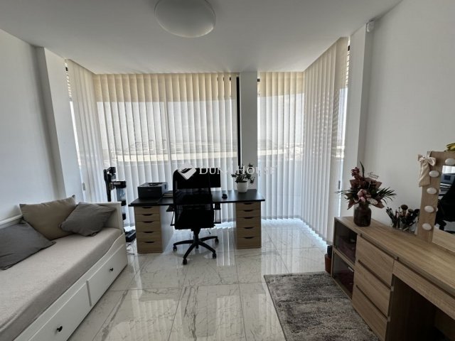 Eladó téglalakás, Szegeden 158 M Ft, 3 szobás