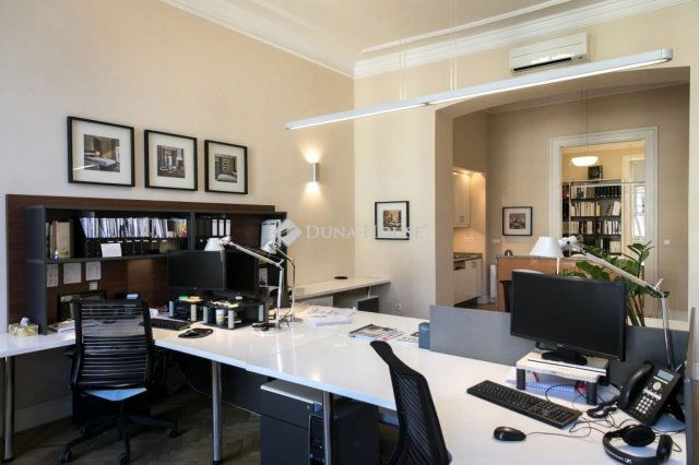 Kiadó téglalakás, albérlet, Budapesten, V. kerületben, 4 szobás