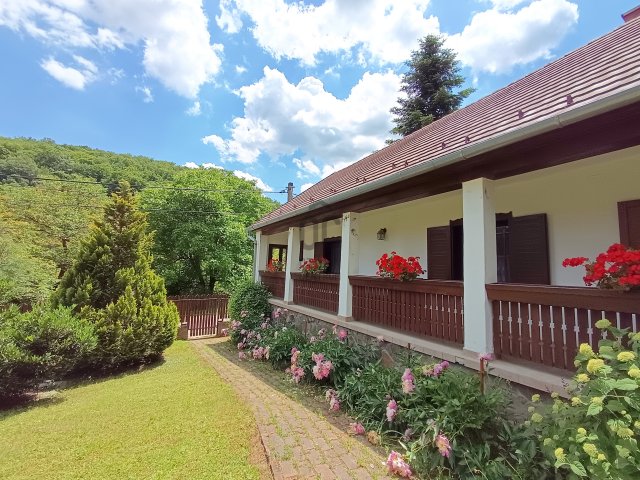 Eladó családi ház, Hosszúhetényen 135 M Ft, 3 szobás