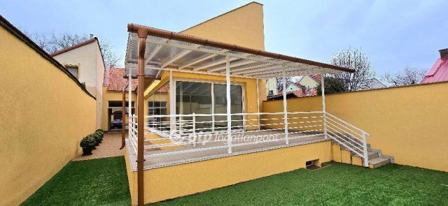 Eladó családi ház, Debrecenben 180 M Ft, 3 szobás