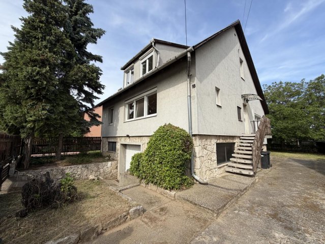 Eladó családi ház, Oroszlányban 89.9 M Ft, 4 szobás