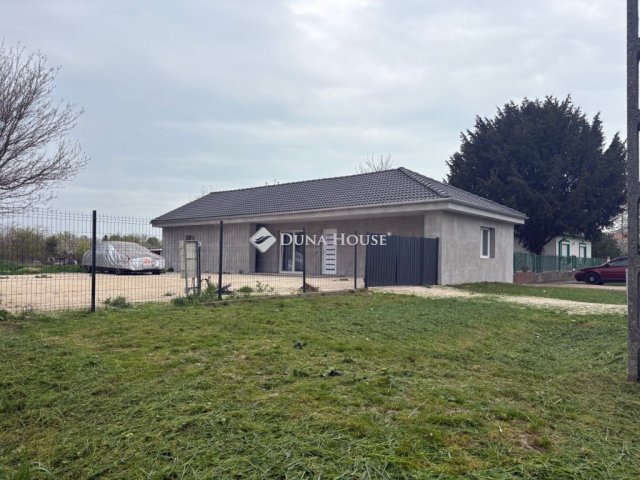 Eladó családi ház, Enyingen 36.8 M Ft, 2 szobás