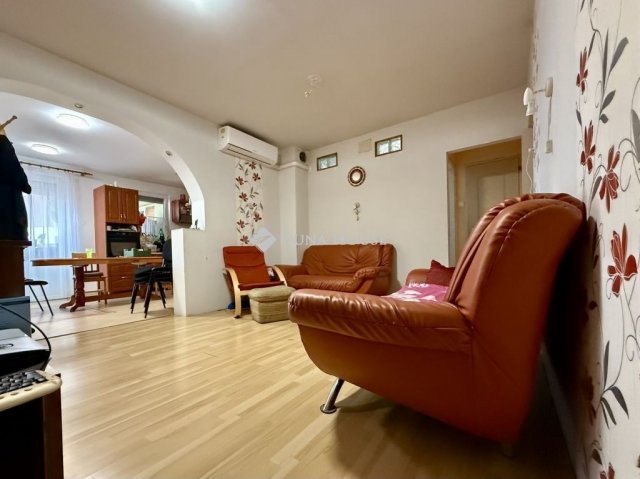 Eladó családi ház, Békéscsabán 72 M Ft, 5 szobás