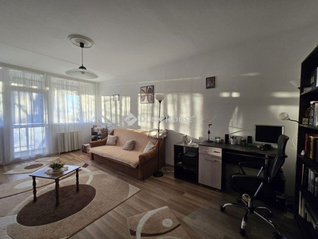 Eladó panellakás, Pécsett 46.99 M Ft, 2 szobás