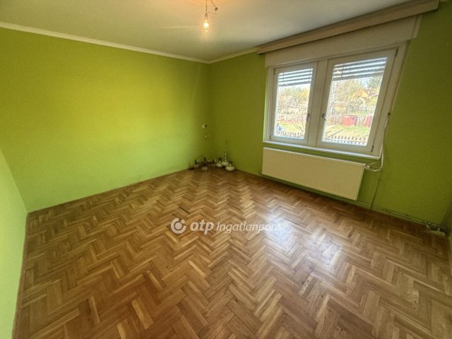 Eladó családi ház, Tiszakécskén 49.99 M Ft, 5 szobás