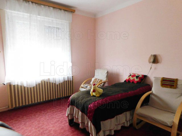 Eladó családi ház, Dombóváron 26.9 M Ft, 10 szobás