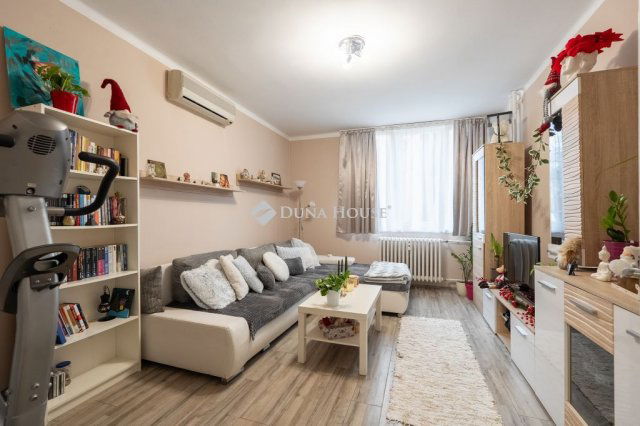 Eladó téglalakás, Tatabányán, Mártírok úton 44.9 M Ft