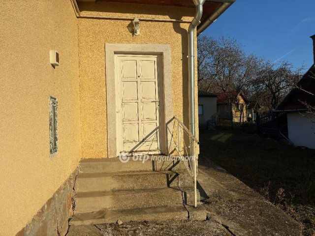 Eladó családi ház, Budajenőn 98.5 M Ft, 2+2 szobás