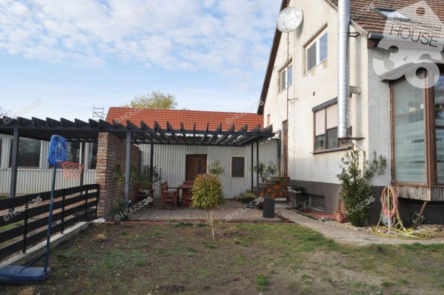 Eladó családi ház, Tiszaalpáron 68.9 M Ft, 7 szobás