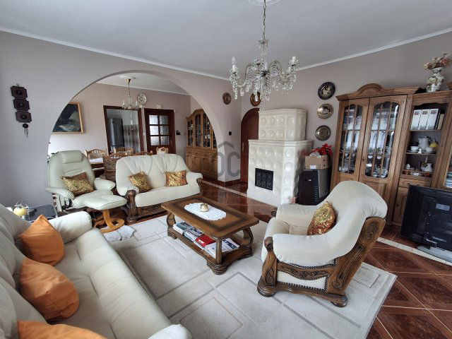Eladó ikerház, Komlón 80 M Ft, 6 szobás / költözzbe.hu