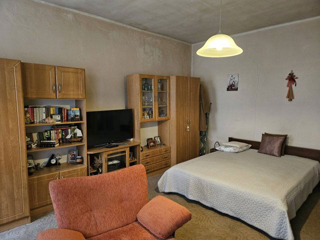 Eladó családi ház, Egerben 33.5 M Ft, 2 szobás