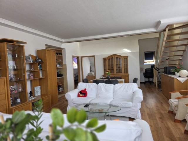Eladó téglalakás, Székesfehérvárott 95 M Ft, 1+4 szobás