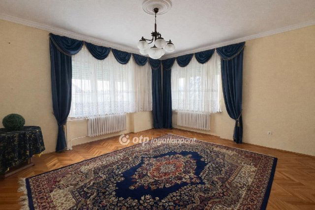 Eladó családi ház, Egerben 149.9 M Ft, 4 szobás