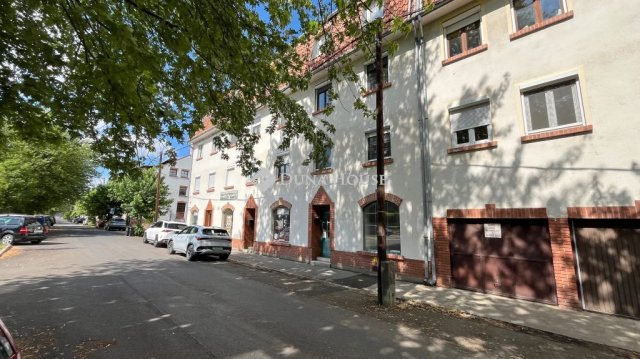 Kiadó iroda, Szombathelyen, Géfin Gyula utcában 130 E Ft / hó