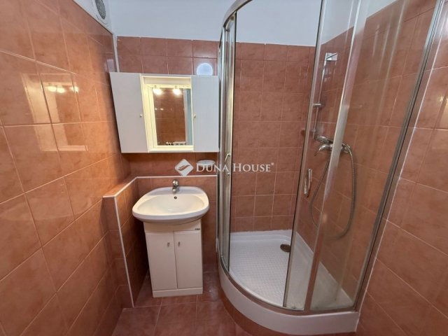 Kiadó panellakás, albérlet, Kecskeméten 160 E Ft / hó, 2 szobás