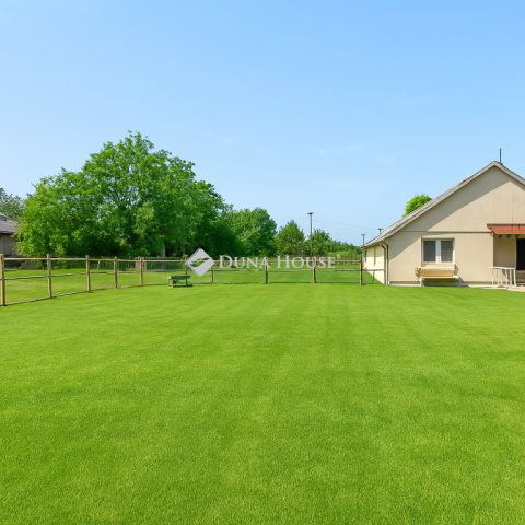 Eladó családi ház, Kecskeméten 90 M Ft, 4 szobás