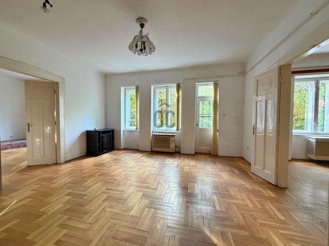Eladó téglalakás, Budapesten, XV. kerületben, Szent Korona útján
