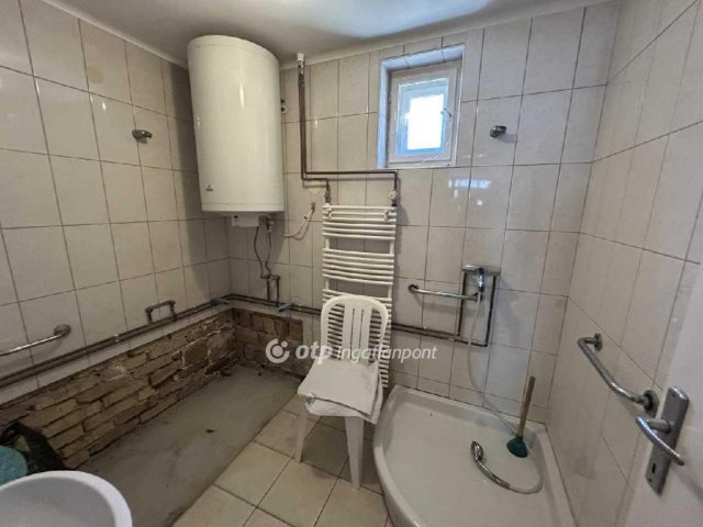 Eladó családi ház, Bagon 75 M Ft, 6+1 szobás