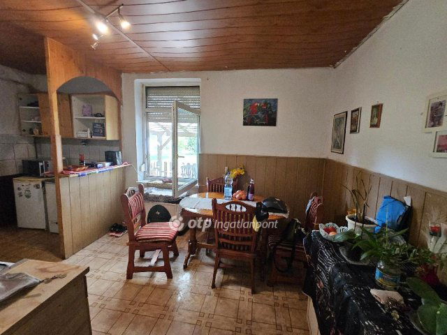 Eladó téglalakás, Tatabányán 26 M Ft, 2 szobás
