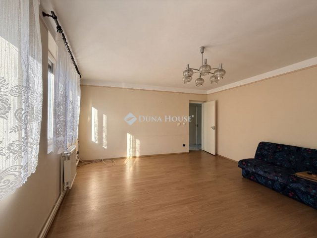 Eladó téglalakás, Győrött, Akác téren 53 M Ft, 2 szobás