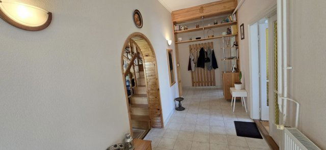 Eladó családi ház, Nyáregyházán 119.99 M Ft, 7 szobás