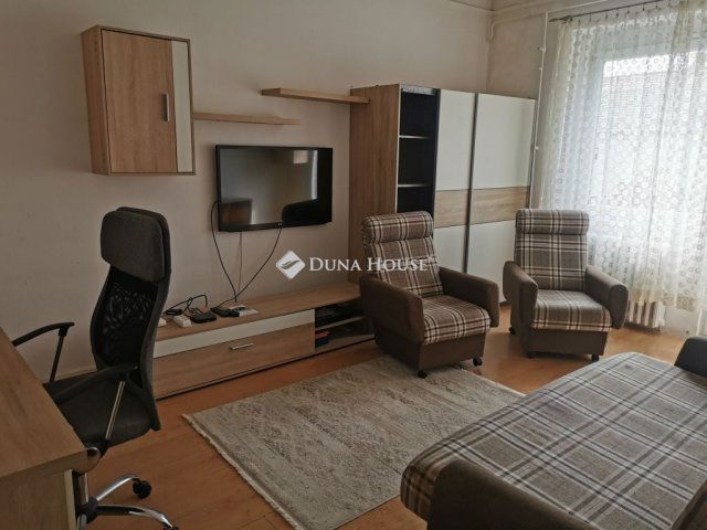 Eladó téglalakás, Tatabányán, Töhötöm Vezér utcában 32 M Ft