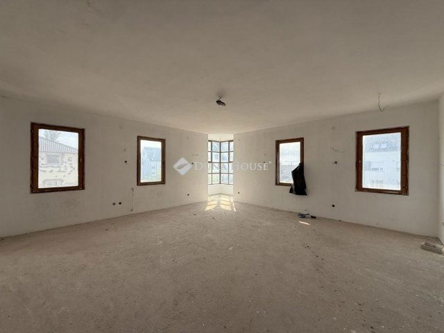 Eladó téglalakás, Szigetszentmiklóson 70 M Ft, 3 szobás