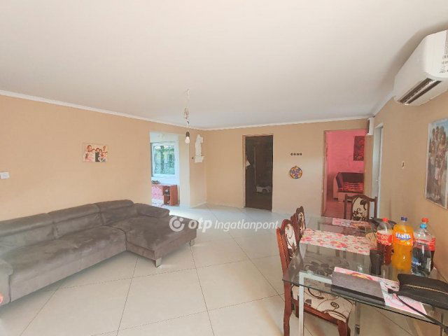 Eladó családi ház, Szolnokon 20.9 M Ft, 2+1 szobás