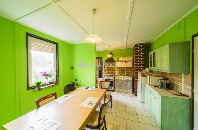 Eladó családi ház, Vecsésen 99 M Ft, 4 szobás