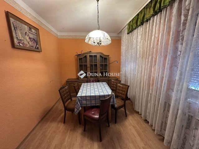 Eladó családi ház, Szegeden 199 M Ft, 7 szobás