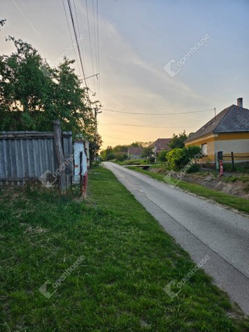 Eladó telek, Bakonypéterden 8 M Ft / költözzbe.hu