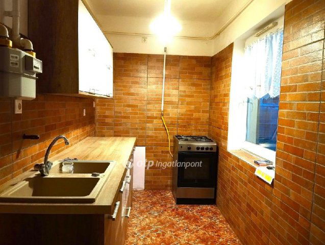 Eladó családi ház, Székesfehérvárott 55.5 M Ft, 1+1 szobás