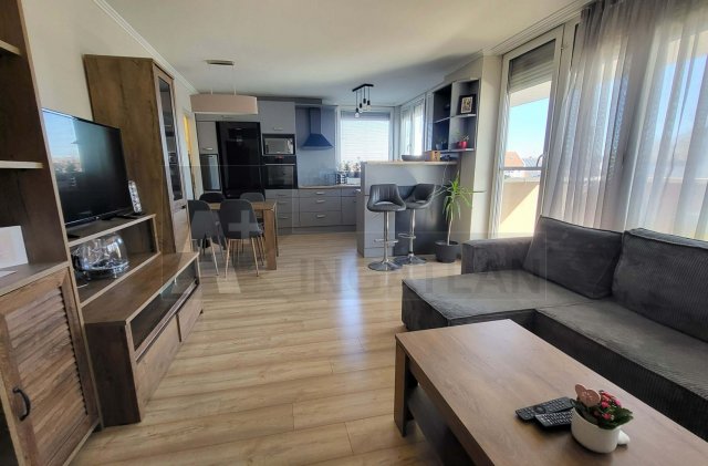 Eladó téglalakás, Szegeden 93.9 M Ft, 4 szobás