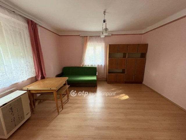 Eladó családi ház, Túrkevén 9.8 M Ft, 2+1 szobás